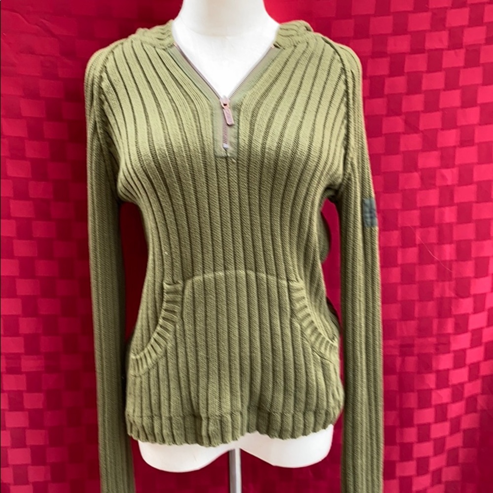 Sweater with hoodie